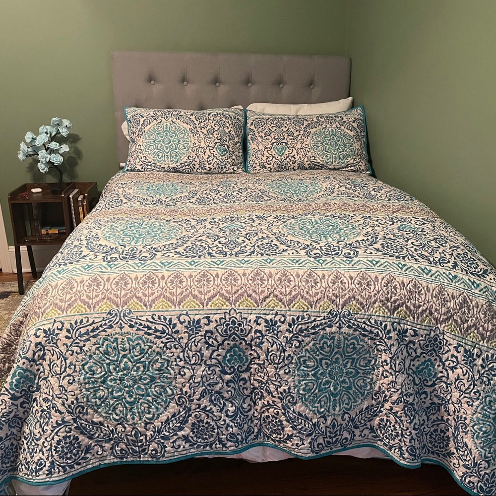 Full/Queen Comforter Set